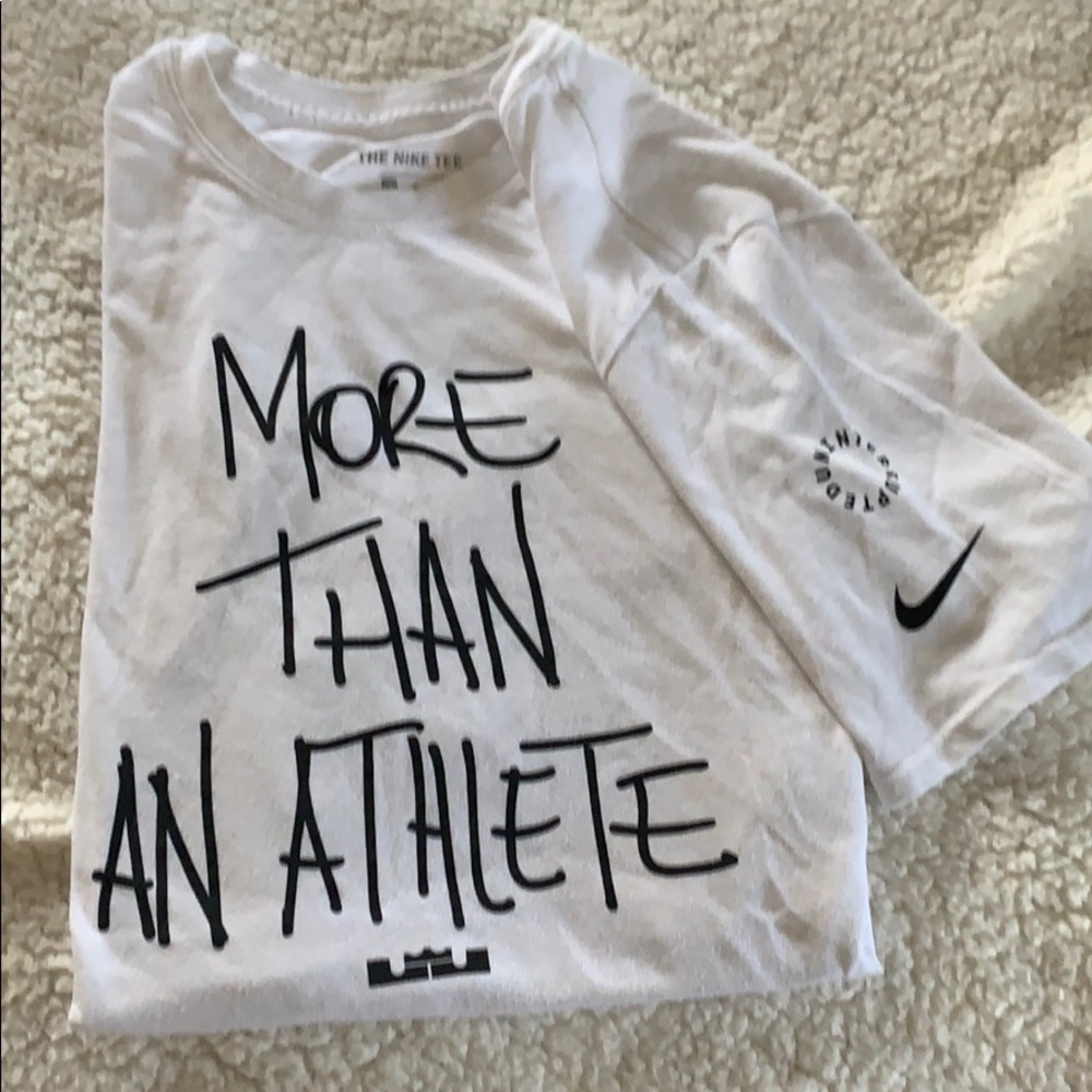 3 Nike T-shirts gently worn - Picture 2 of 5